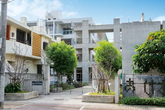 市立真和志中學懷斯埃斯特姆廣場安裡站彩公寓